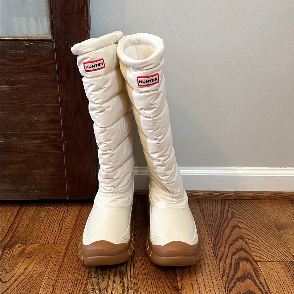 Hunter Cream and Tan Winter Boots - Picture 2 of 6
